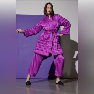 NWT black Natori Infinity Jacquard Quilted Short Robe